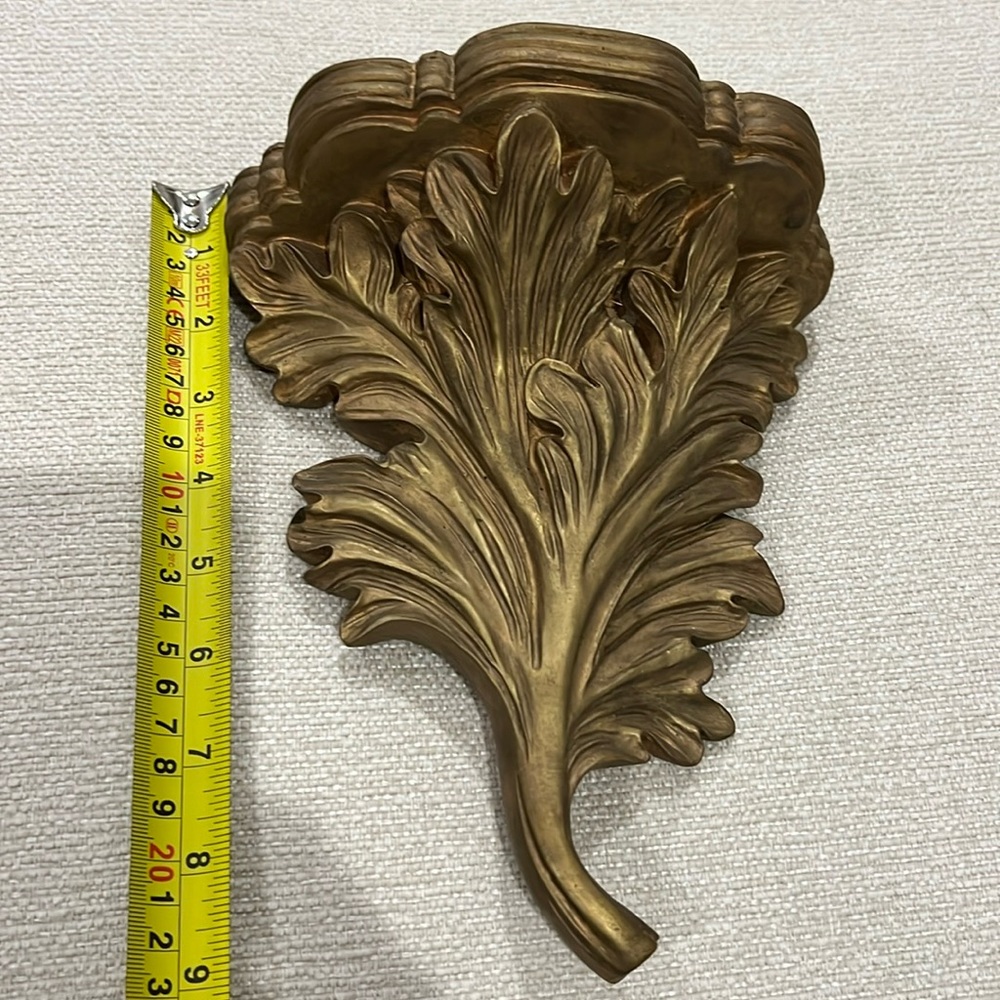 Sophisticated Ornate Wood Gold Gilt Wall Sconce | Antique Gold | 9”H x 7”W x 4”D - Picture 6 of 8
